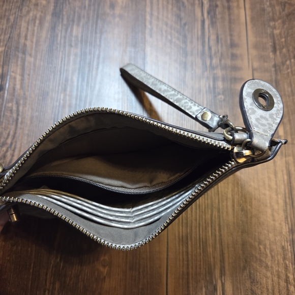 Leopard Print Tan Women's Wristlet Joy Susan - Picture 5 of 6